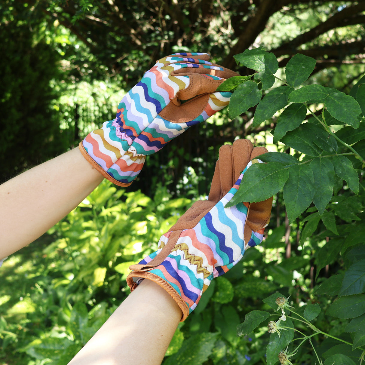 Willow and Belle Outdoor Gardening Gloves - Women's One Size - Padded with Elastic Cuffs