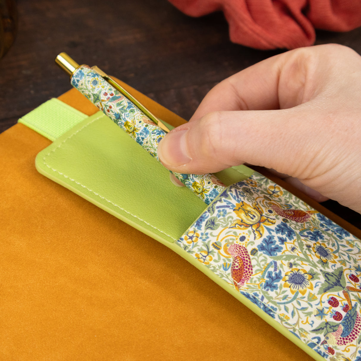 William Morris Ballpoint Pen & Pen Pouch Gift Set